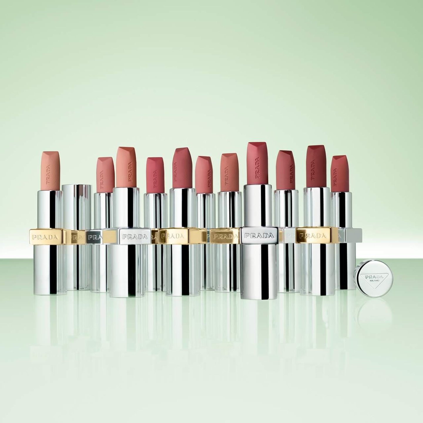 通販でクリスマス Lipstick Blur Matte Soft Monochrome Prada | Shop Cosmopolitan 小物